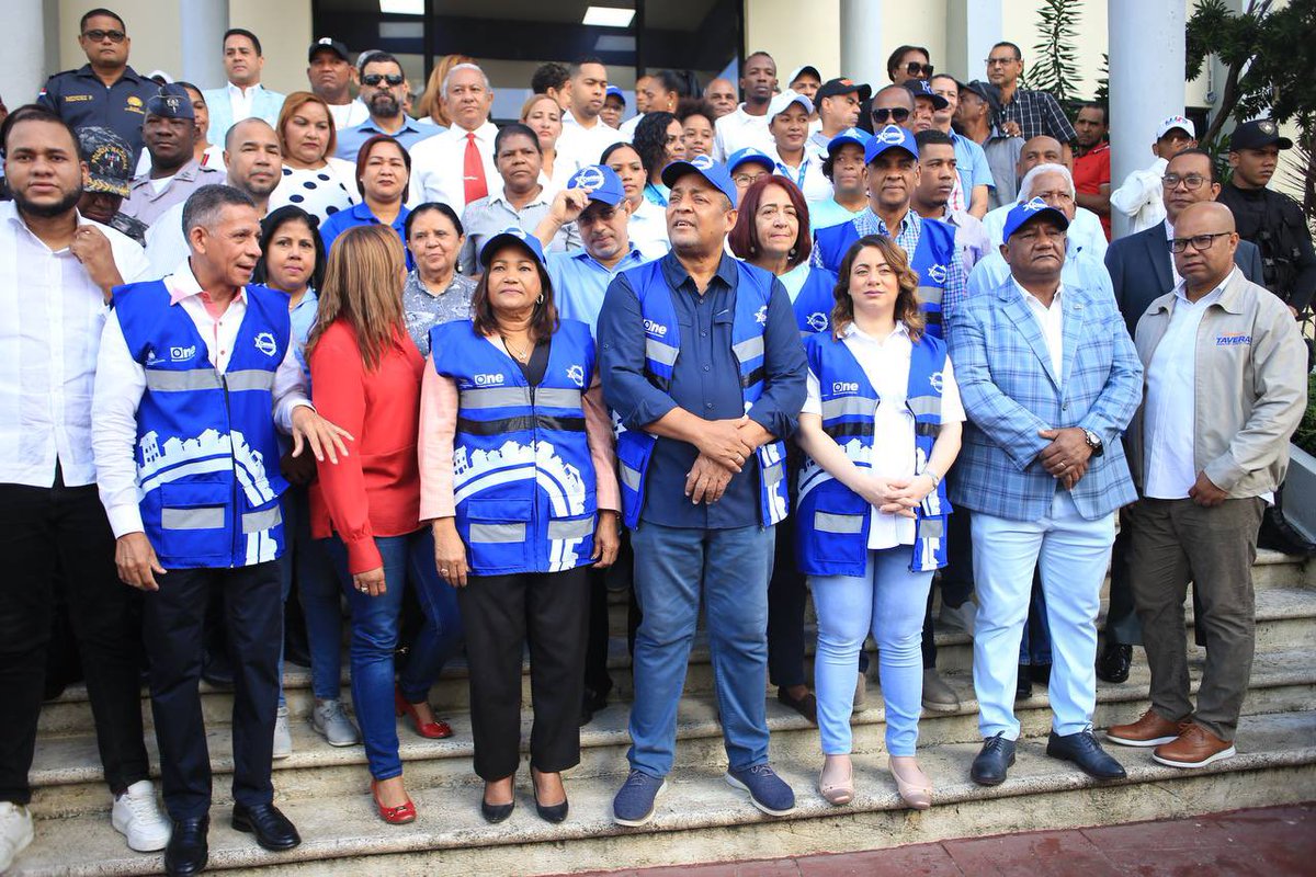 Gloria Reyes deja iniciado el Censo en Santo Domingo Oeste. 

La directora del programa Supérate, motivó a comunitarios a contribuir con el recaudo de información que ayudará a atender mejor las necesidades de los ciudadanos del municipio.