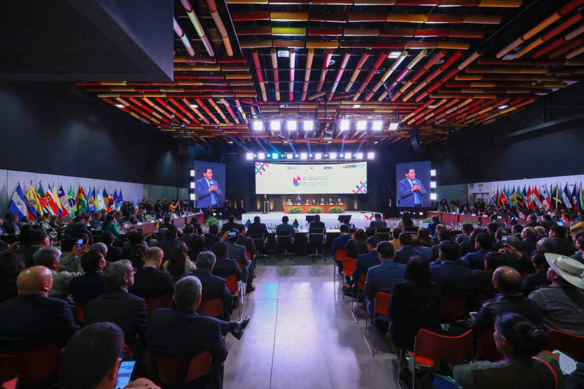 El titular de la PCM, Aníbal Torres, acompaña al presidente Pedro Castillo en la ceremonia de inauguración de la VII Cumbre Ministerial de Gobierno y Transformación Digital de las Américas.
🔴 En vivo: bit.ly/3hv91Tg