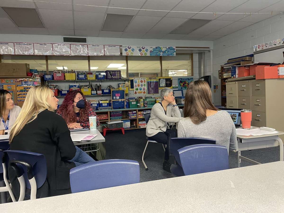 Late start building professional learning- teachers facilitating each others growth! <a href="/GlenGroveSchool/">GlenGroveSchool</a> #weareD34