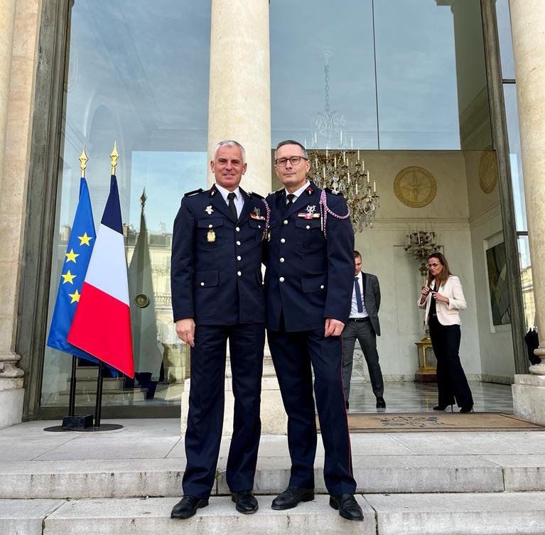 Ma candidature à la présidence de la #FNSPF est aussi ambitieuse qu’exigeante et décidée avec humilité et esprit de continuité pour défendre l’intérêt de TOUS les <a href="/PompiersFR/">Pompiers de France</a>
🙏🏻 @AllioneFNSPF pour ton soutien dans cette volonté collective.
Éternelle reconnaissance pour ton mandat