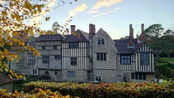 Some gorgeous #AutumnColour on display at Ightham Mote today 🍂🍁
.
.
.
#NationalTrust #IghthamMote #ThingsToDoInKent #Tonbridge #Sevenoaks #Maidstone #RoyalTonbridgeWells #autumn #history #historichome    
Photo 📸©National Trust Images/Marcus Cribb