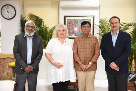 PIB India (@pib_india) on Twitter photo Executive Director of the Stop TB Partnership <a href="/LucicaDitiu/">Lucica Ditiu</a> and her team met the Union Minister <a href="/mansukhmandviya/">Dr Mansukh Mandaviya</a> and appreciated the “unprecedented leadership by the Government of India” in leading the global TB elimination response
Details: pib.gov.in/PressReleasePa… Executive Director of the Stop TB Partnership <a href="/LucicaDitiu/">Lucica Ditiu</a> and her team met the Union Minister <a href="/mansukhmandviya/">Dr Mansukh Mandaviya</a> and appreciated the “unprecedented leadership by the Government of India” in leading the global TB elimination response
Details: pib.gov.in/PressReleasePa…