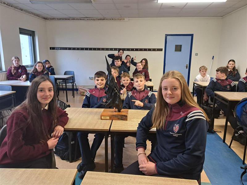 ScariffCC's tweet photo. Students looking forward to Monday November 14th when writer Roisin Meaney will present the Edna O'Brien Awards for Writing in Scariff Community College . @donalryanlk @LukeMorganPoet @ednaobrienfan @roisinmeaney @scariffbayradio @FeeMcGarry @IanKell89395322 https://t.co/xD8tHg8mqp