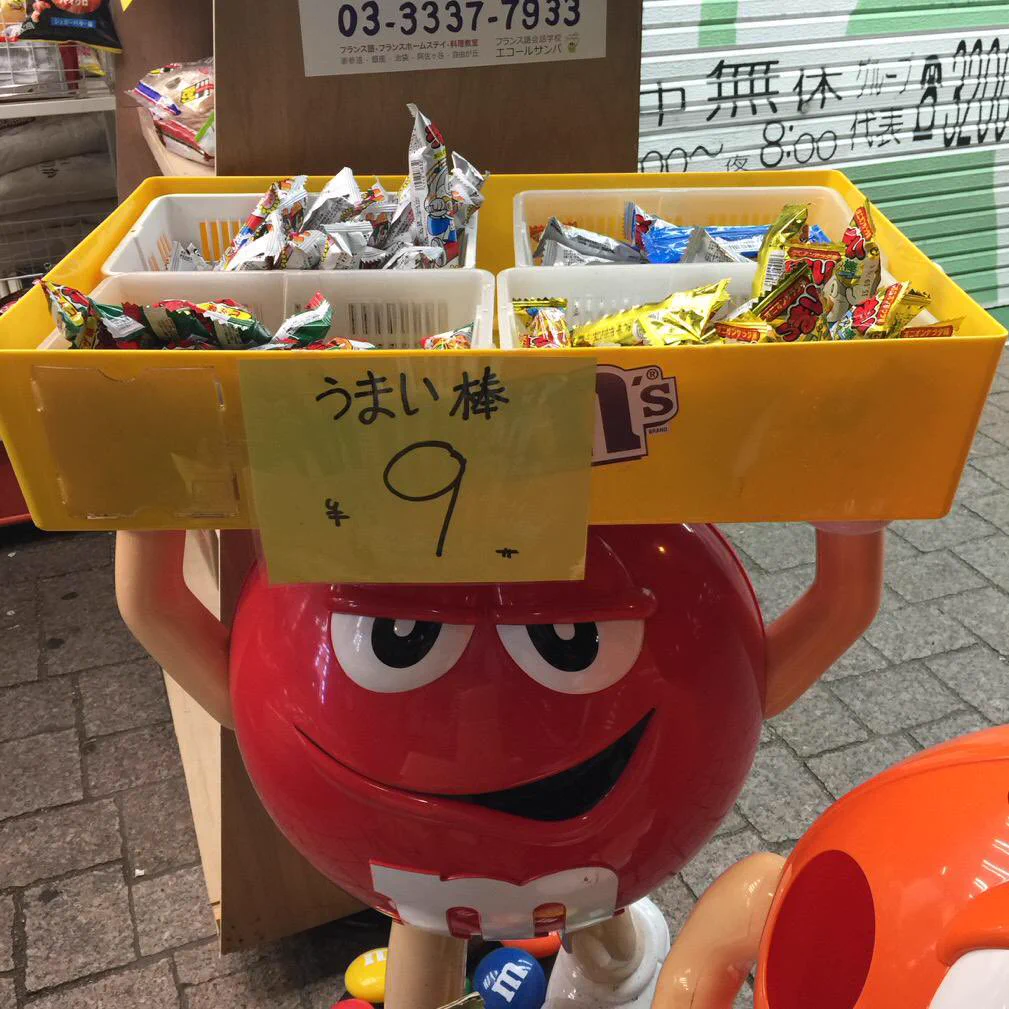 @hatarakudoll M&M'sミルクチョコレートではなく、うまい棒を売らされるレッドさん…。 