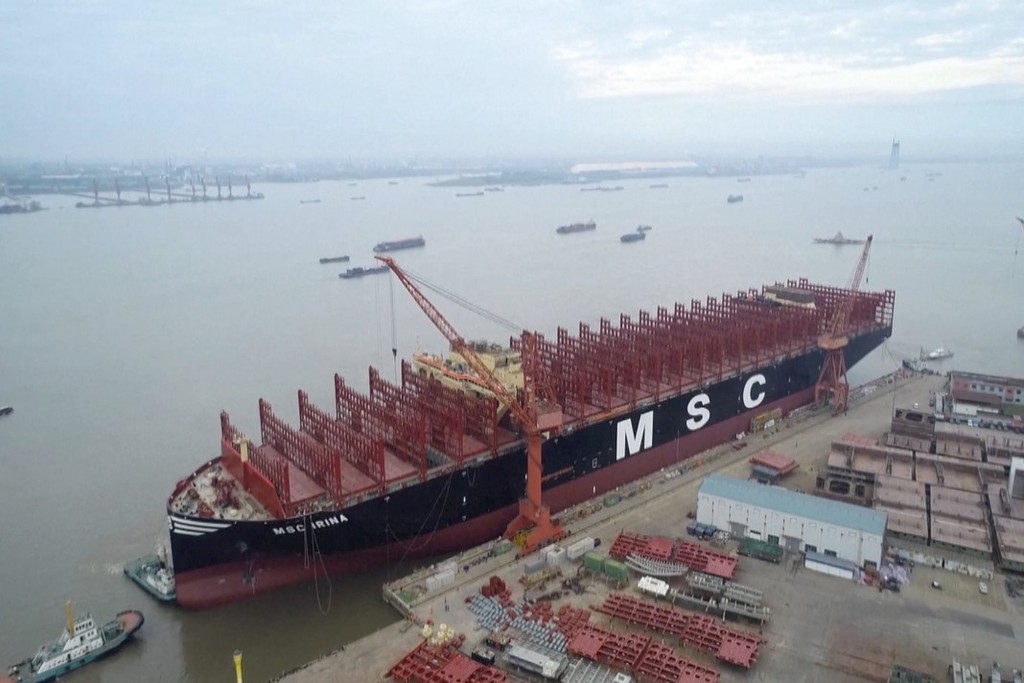 theviswagroup's tweet photo. [Watch] World’s Largest Container Ship Undocks From East China: https://t.co/Q5b5ADK2UO

#MaritimeNews #Theviswagroup #Fuelmanagement #Ships #Shipping #Lubeoilmanagement #Lubeoil #Problemsolvinglab #Fueloil #Martime #theviswagroup #fuelmanagement #ships #shipping https://t.co/feZ1P1RyyY