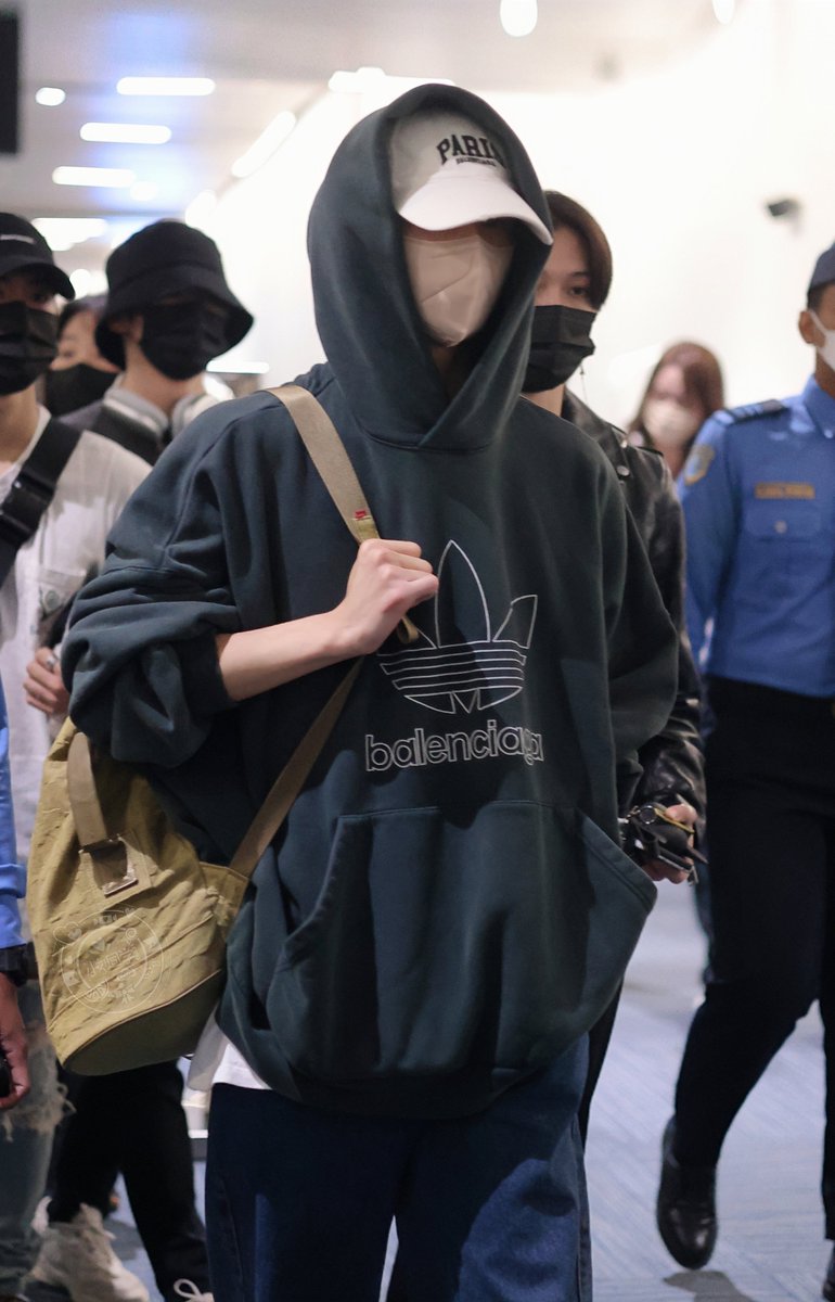 thestorykids's tweet photo. -tsk hyunjin??????? samuel?????joseph????? bangun bro ini HARIS JANUAR https://t.co/t6Nx48yW4X