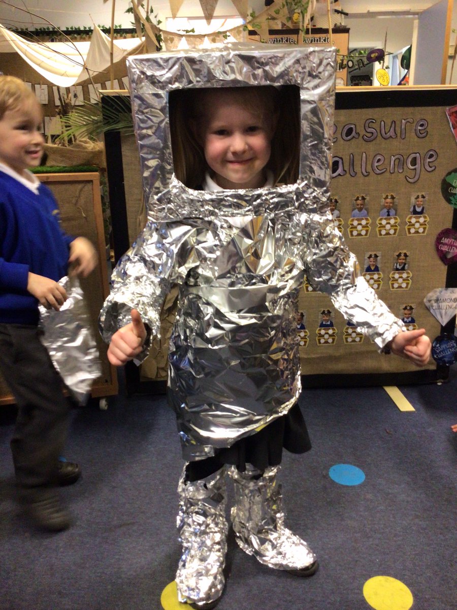 Canon_Reception's tweet image. Today is #WorldScienceDay! Reception have been learning all about the amazing work of @maejemison 👩🏾‍🚀🚀 we made our own spacesuits just like the one Mae wore to space! #cspsscience #cspsSTEM #WorldScienceDay22 @CanonSharples @LT_Trust