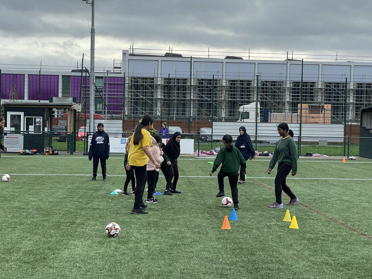 We welcomed 90 students to @frenfordmsawfc to take part in a primary girls football festival! 

Sports leaders from @CHAcademy_PE & Woodford County delivered skills drills & games to develop students confidence playing football! 
@YouthSportTrust #girlsfootballinschools
