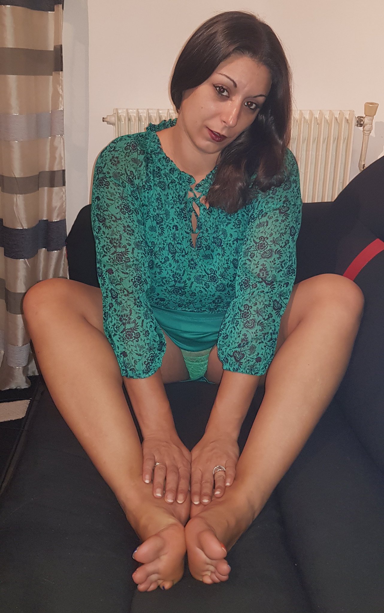 TW Pornstars - Latinafeet386. Twitter. I really need a foot massage Who can  help me ?? #feet. 2:29 PM - 10 Nov 2022