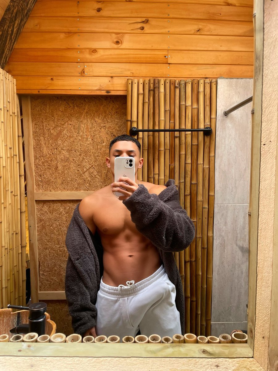 Mira lo que hice en el baño 🔥🔥🔥🔥💙➡️ onlyfans.com/david_lz