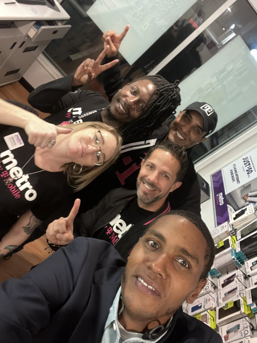 EdgarGuerreroMetro (@metroedgar) on Twitter photo Great time visiting the customer focused WTP team in the PA market last week. <a href="/kcampbel46/">Kevin Campbell</a> #metrobytmobile Great time visiting the customer focused WTP team in the PA market last week. <a href="/kcampbel46/">Kevin Campbell</a> #metrobytmobile
