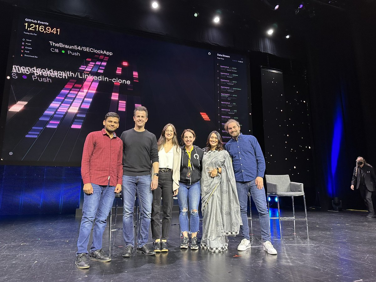calikasia's tweet image. It was great meeting @davidjmalan during #githubuniverse2022 and learning how @github Codespaces are used in education.
