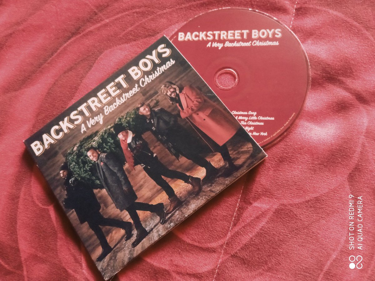 CrazyOverBsB_'s tweet photo. The upcoming holidays will be wrapped in such splendid harmonies!! 🎁🎶 Beyond blessed!! Loving every track!! Proud of you guys and the huge masterpiece you created!! ❤️❤️✨😍
#FinallyMine #AVeryBackstreetChristmas
@nickcarter @howied @kevinrichardson @brian_littrell @aj_mclean https://t.co/UkkxzxuEpg