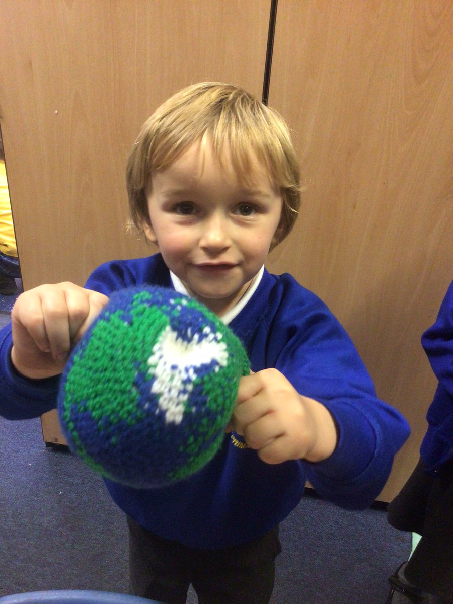 Canon_Reception's tweet image. We made our own outer space artwork and explored different planets! 🌌🚀🌎🪐 #WorldScienceDay22 #cspsscience #cspsSTEM @CanonSharples @LT_Trust