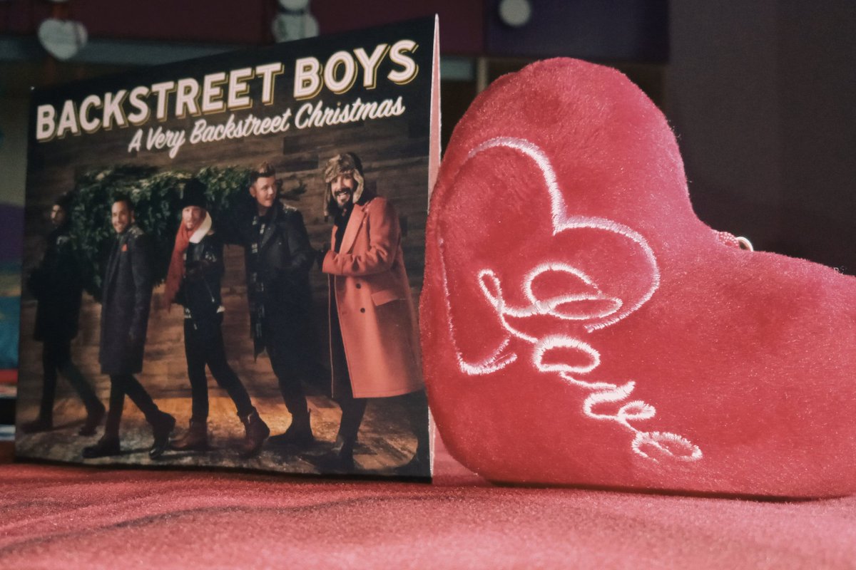 CrazyOverBsB_'s tweet photo. The upcoming holidays will be wrapped in such splendid harmonies!! 🎁🎶 Beyond blessed!! Loving every track!! Proud of you guys and the huge masterpiece you created!! ❤️❤️✨😍
#FinallyMine #AVeryBackstreetChristmas
@nickcarter @howied @kevinrichardson @brian_littrell @aj_mclean https://t.co/UkkxzxuEpg