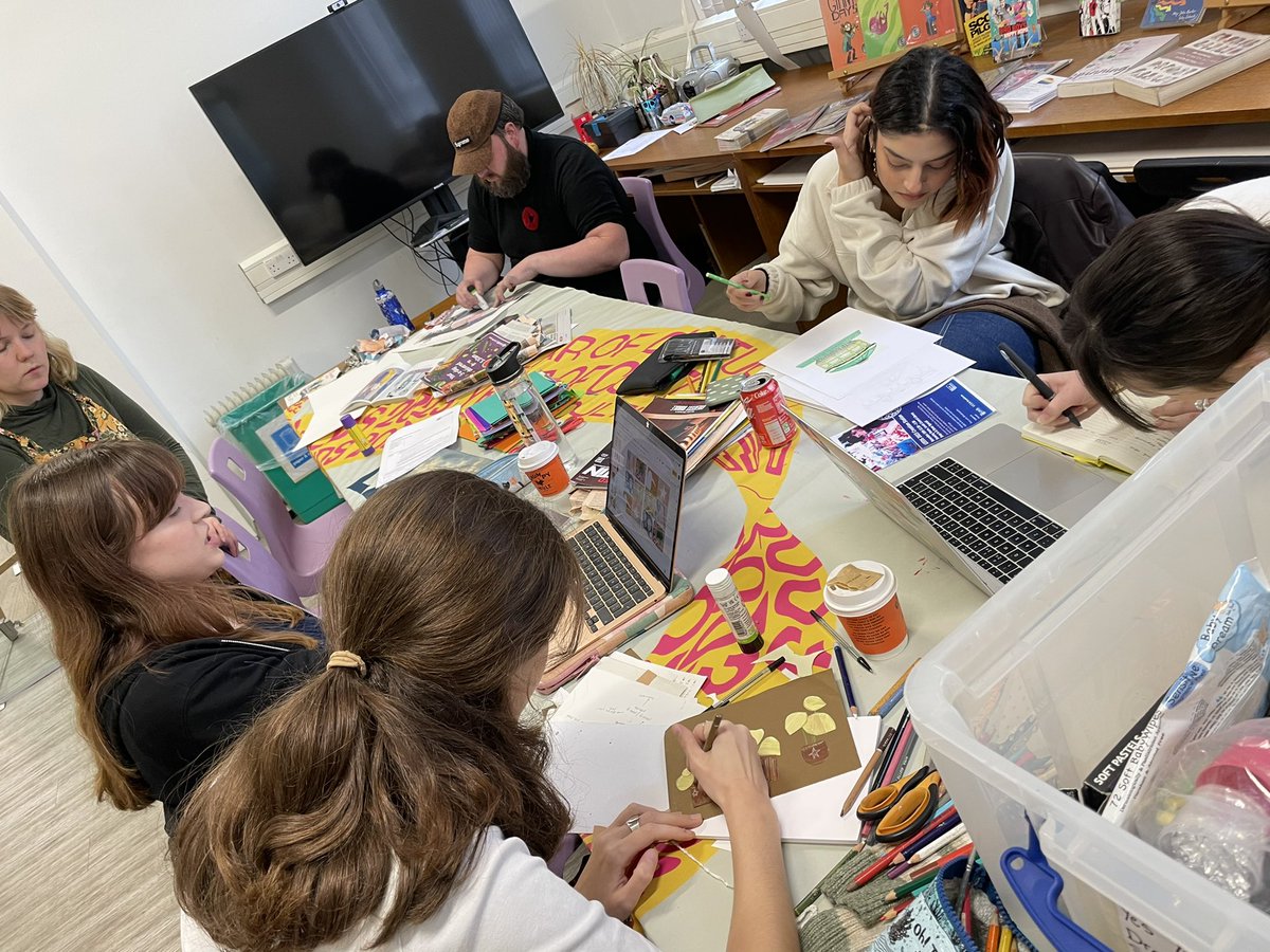We’ve had a fantastic #DropInAndDraw with special guest <a href="/LEEDS_2023/">LEEDS 2023</a> <a href="/MeganDobbyn/">megdobbyn_illustration</a> and lots of #artists getting creative and entering the ballot for the Awakening! Join us every Thursday for Drop in and Draw 12:30- 2:30 #DrawingRoom <a href="/leedslibraries/">Leeds Libraries</a>