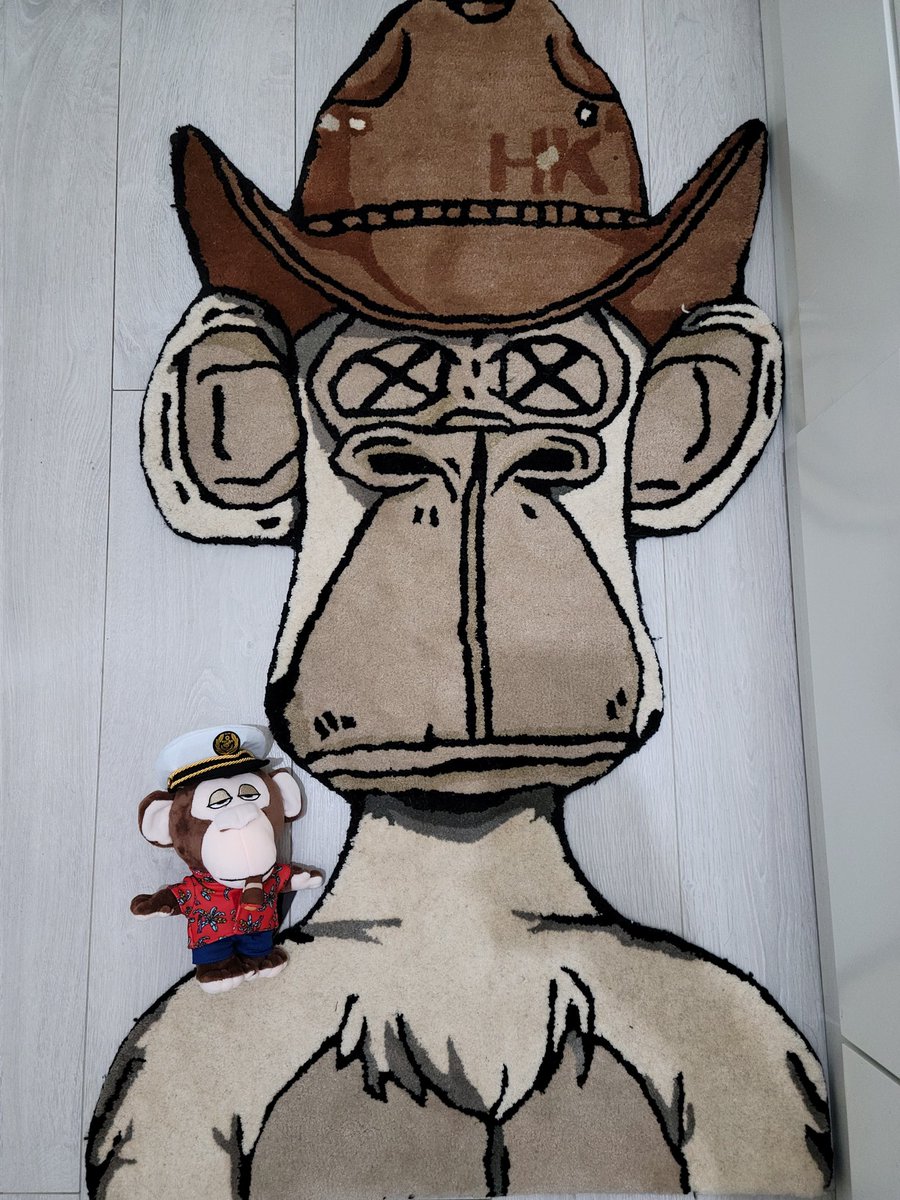 MrUnknownHK's tweet photo. GM~~~~~ Ape fam
👀 what i found 😍😍😍

So am i the first make front Ape rug 🤪? 
 @BoredApeYC https://t.co/iH4fcdeAh5