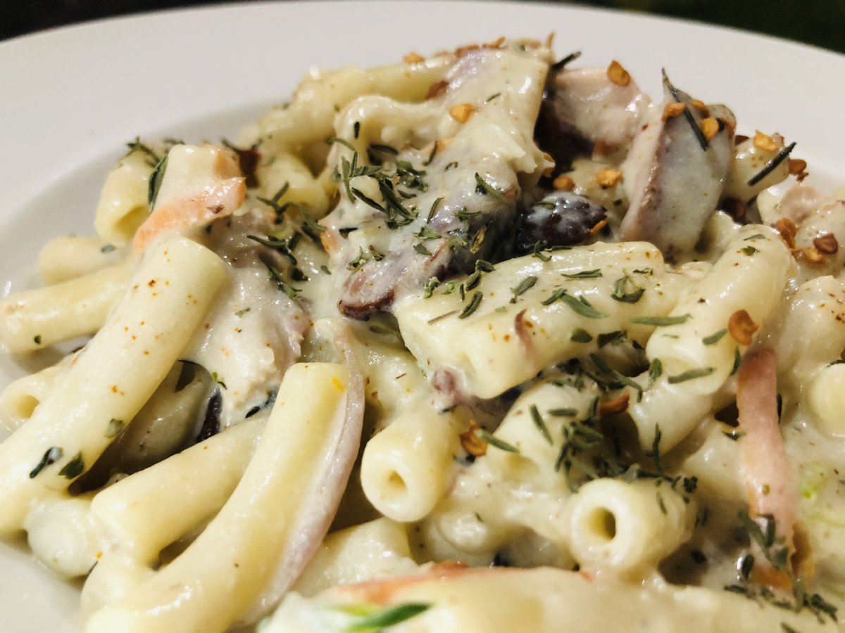 So, first of all I don’t like macaroni but it’s the only pasta I had . And I really wanted Smokey creamy pasta. If you want the recipe follow <a href="/KIYK_zm/">KateInYourKitchen</a> . It will be posted there later. Also, if you aren’t already , follow <a href="/GoodnessSmokey/">Kay's Smokey Goodness</a> . They have quite the tasty smoked vittles