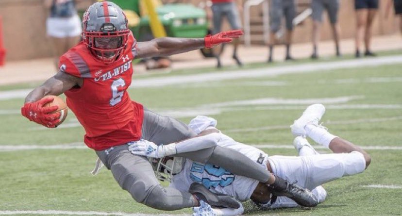 #AGTG Blessed to say I’ve received my first offer to UVA-Wise!! <a href="/CoachDaneDamron/">Dane Damron</a> @Coach_LopezCavs <a href="/TopKnight44/">Kevin Tucker</a>