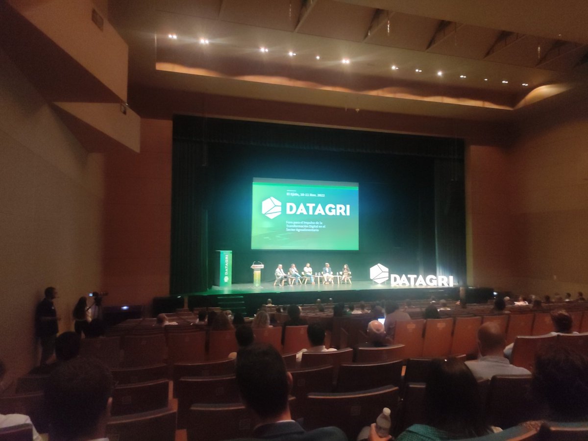 eComercioAgr's tweet photo. #DATAGRI2022 

Al agricultor hay que ir mostrándole cómo ir aplicando en su día a día la tecnología... Detallarle el camino que debe seguir para familiarizarse con los avances en sus tareas diarias para incrementar la eficiencia...#IKOSTECH

En @ForoDatAgri 

#ECAFRUITS https://t.co/BLbyWc02cM
