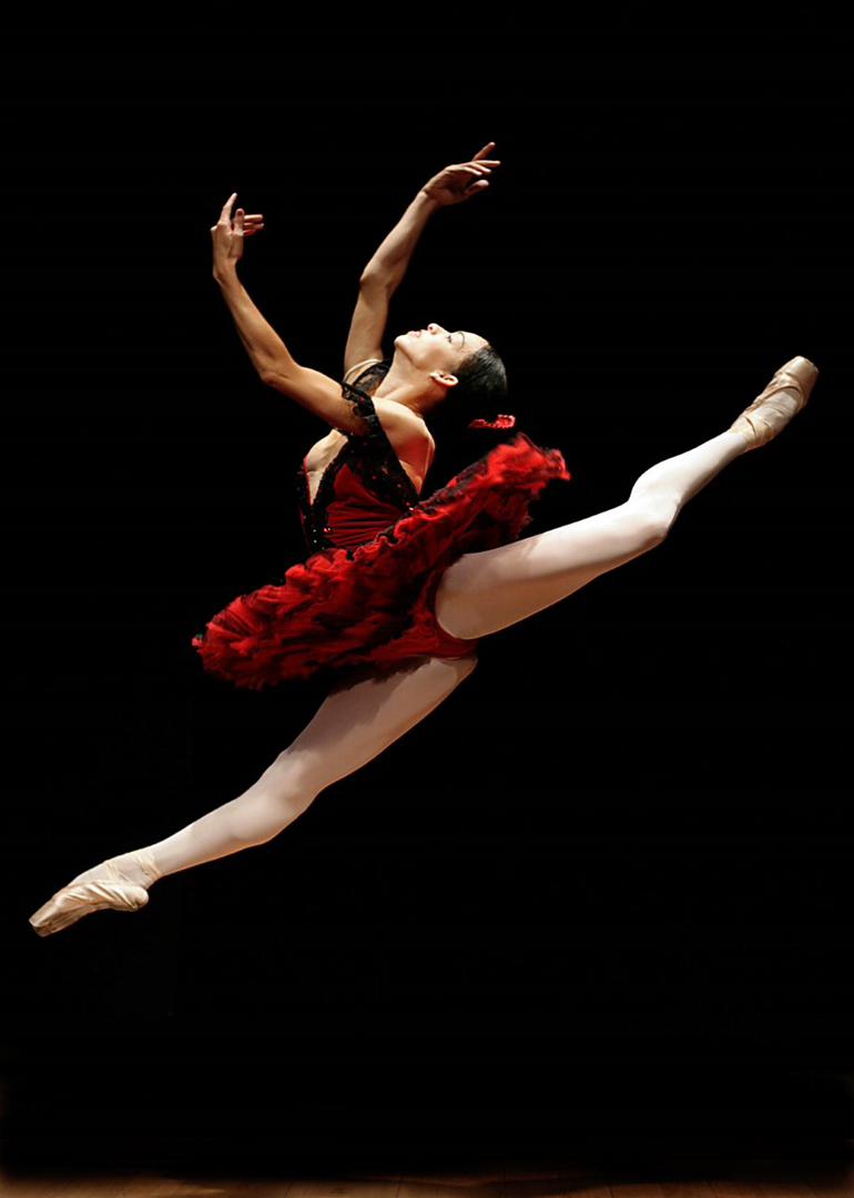 Muchas Felicidades para Viengsay Valdés en su cumpleaños, a quien agradecemos por su virtuosismo y el amor con que se entrega para dar continuidad a la Escuela Cubana de Ballet. #Cuba #CubaEsCultura #CubaEsAmor