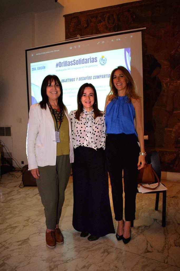 "Orillas Solidarias" segunda edición del encuentro binacional titulado "Agenda, objetivos y desafíos sociales compartidos" contó con la exposición de Jimena López, Directora Ejecutiva de
<a href="/HelpArgentina/">HelpArgentina</a> #AyudarEsFacil

Fotos del Evento #OrillasSolidarias