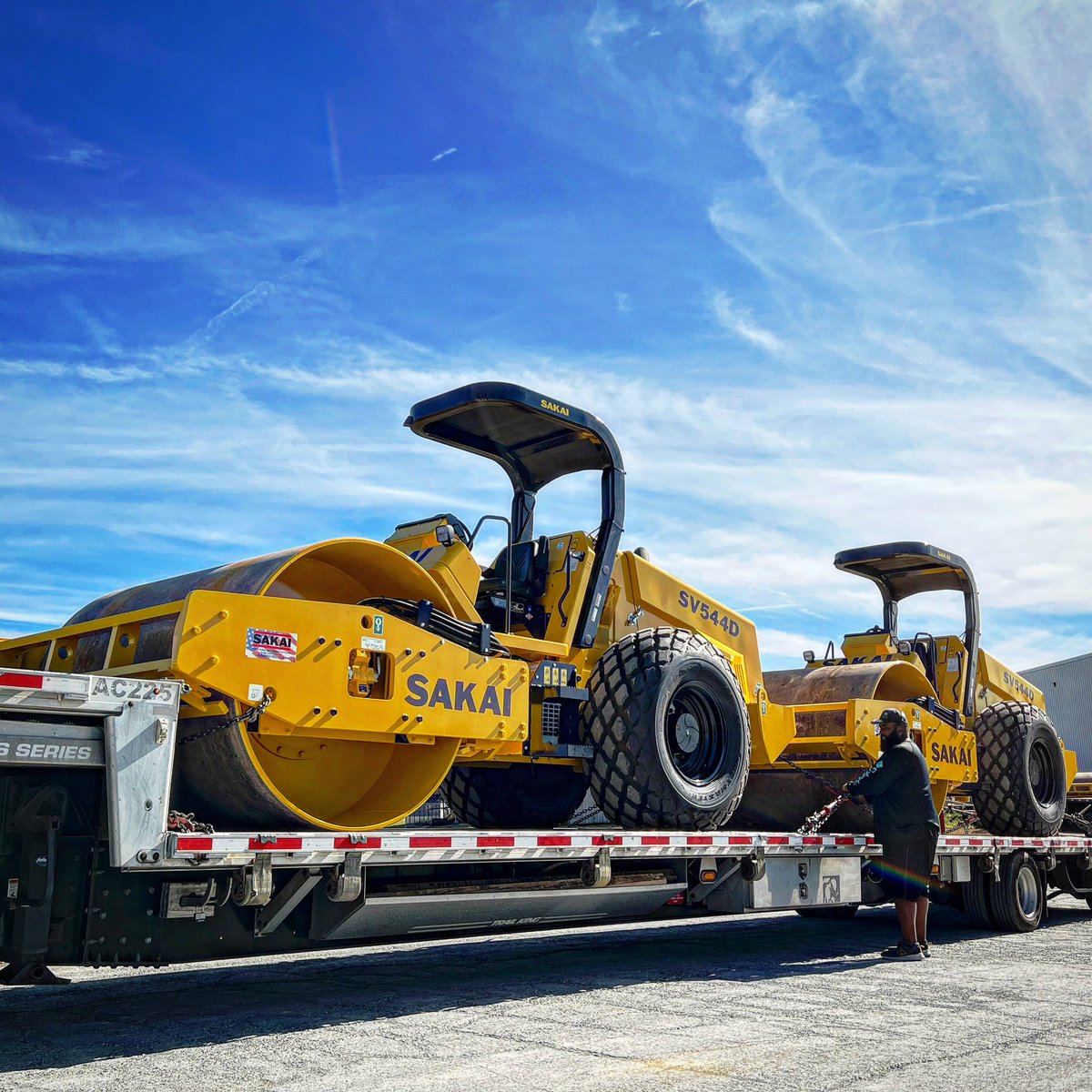 Somewhat rare to see two SV544 soil #rollers on the same truck due to additional permitting. These compactors together weigh nearly 50,000 lbs &amp; are headed to our awesome dealer Great Southern Equipment in Florida. #sakai #compaction #heavyequipment #trucking #Transportation