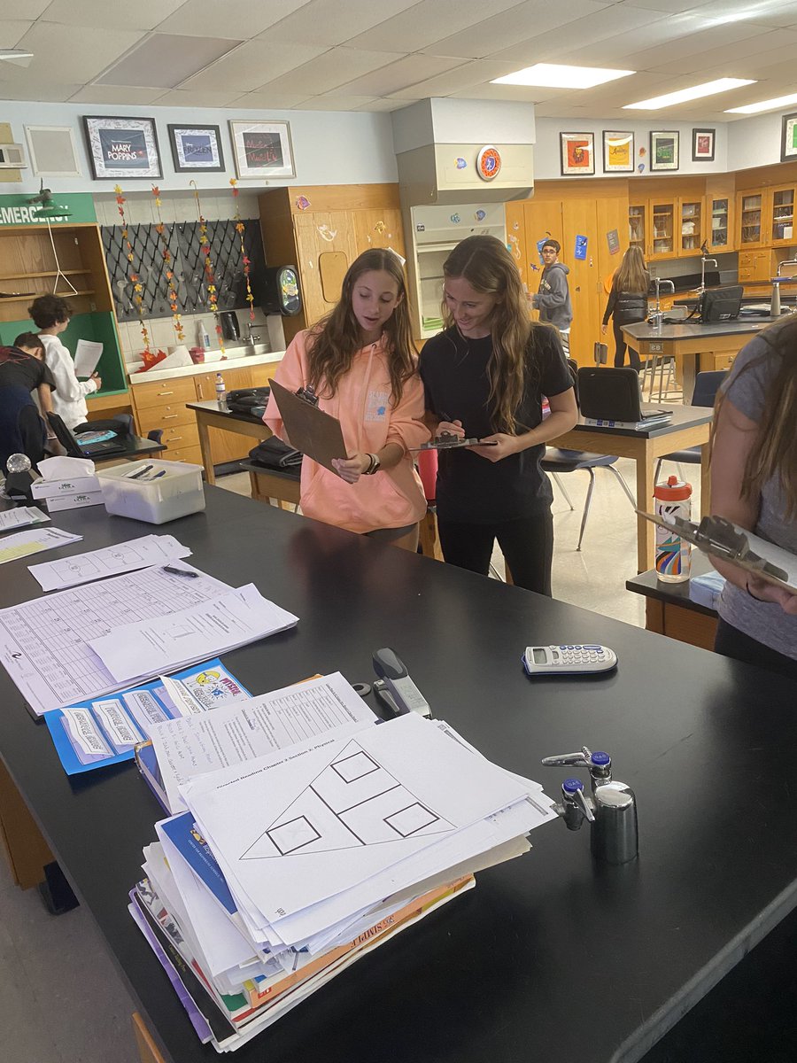BlewittSciROX's tweet photo. A fun science activity- using density to solve a robbery. #blewittrox #sciencerox https://t.co/GxO00XDJ5H