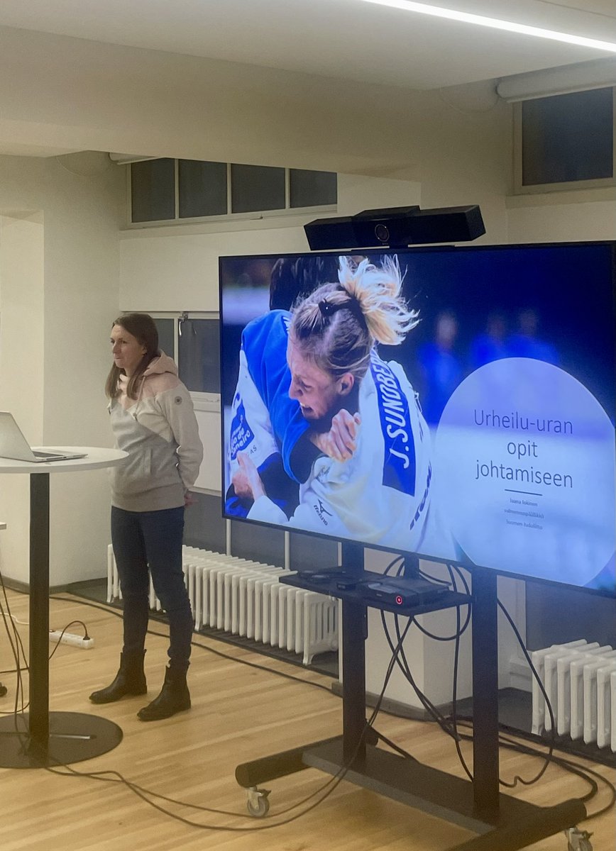 RILInsinoorit's tweet photo. Kansainvälisillä tatameilla yli 15 vuotta kilpaillut
@judoliitto valmennuspäällikkö @JaanaSun kertoo RILin #Naisverkosto:n tilaisuudessa omista kokemuksistaan urheilumaailmassa 
- millaisia kilpauran oppeja hän on päässyt hyödyntämään laajemmin työelämässä / johtamisessa? 🤔 https://t.co/DSSxt516xv