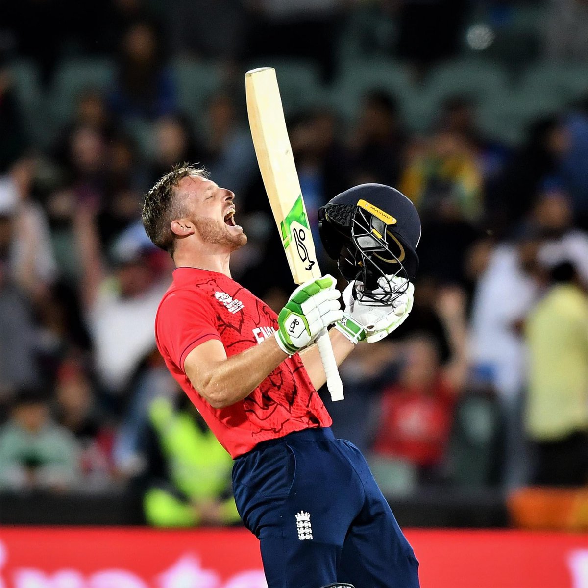 Bano_110's tweet photo. The most brutal moment of the day when Hardik warming up the crowd to applaud louder for India, while Butler hit a four right away to calm them down! Calm down 🫳🏼 😎
#T20Iworldcup2022 #ENGvsINDIA https://t.co/k4qcqN3upm