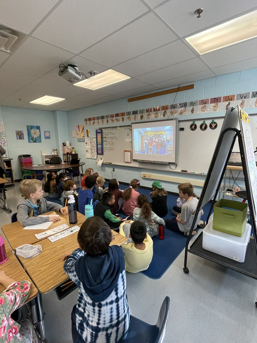 FSES_Pandas's tweet image. “To thank you for your service,” with a school-wide singalong. #VeteransDay @FCPSR2 @fcpsnews