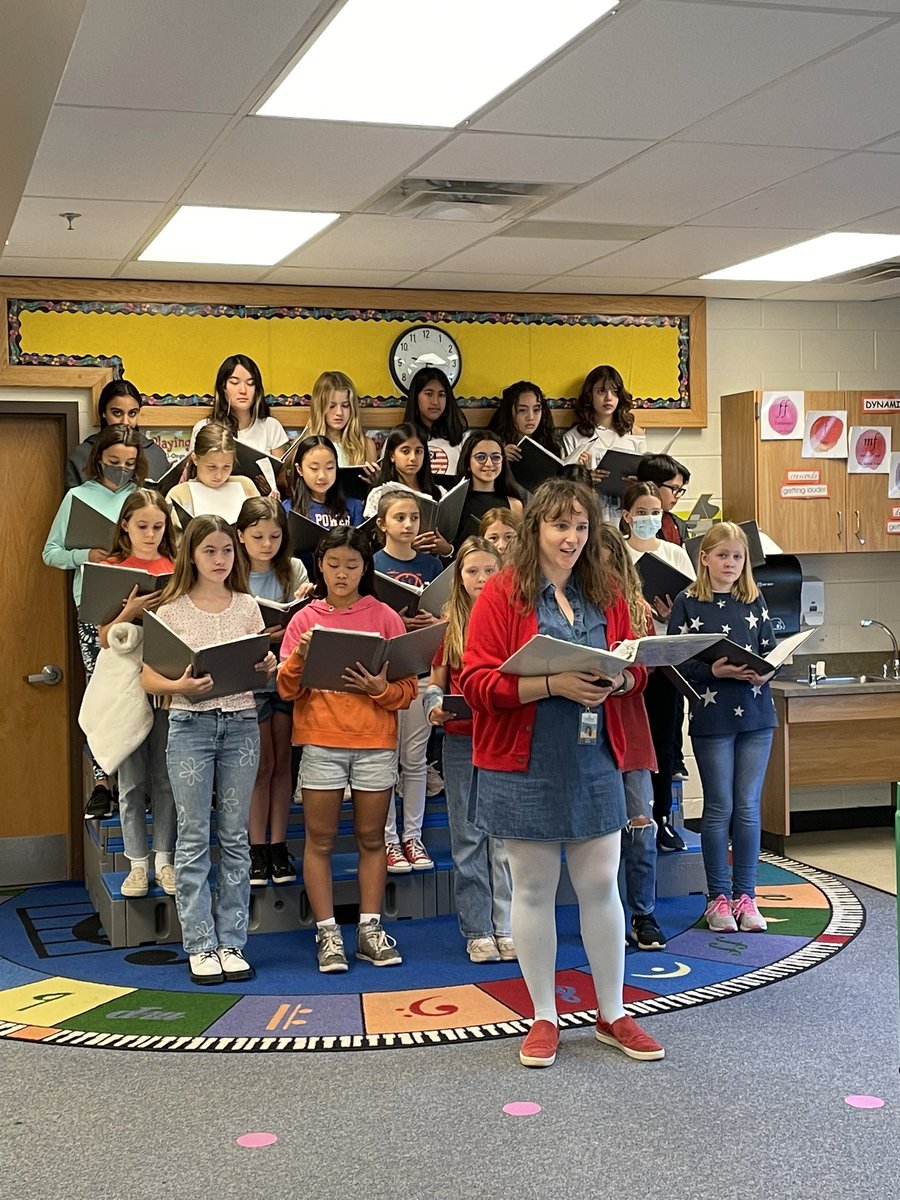 FSES_Pandas's tweet image. “To thank you for your service,” with a school-wide singalong. #VeteransDay @FCPSR2 @fcpsnews