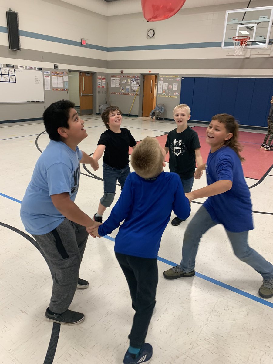 CaitlinDebower's tweet photo. 4D practiced teamwork and communication by keeping the balloon alive and balloon relays during Team Time on Wednesday! Thanks for the great idea @brooke_kavan! #lakeviewvikes https://t.co/BDFzmXzz6u