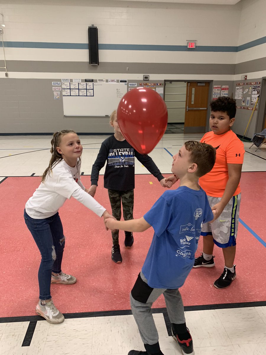 CaitlinDebower's tweet photo. 4D practiced teamwork and communication by keeping the balloon alive and balloon relays during Team Time on Wednesday! Thanks for the great idea @brooke_kavan! #lakeviewvikes https://t.co/BDFzmXzz6u