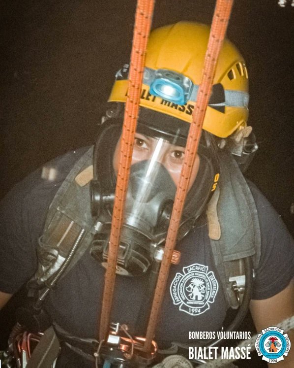 El día 7 de noviembre integrantes del equipo G.R.I.M.P. realizaron una práctica que consistió de rescate en pozo con la utilización de Equipo de Respiración Autónoma (E.R.A.).

#BomberosBialetMasse #Bomberos #BomberosVoluntarios #BialetMasse