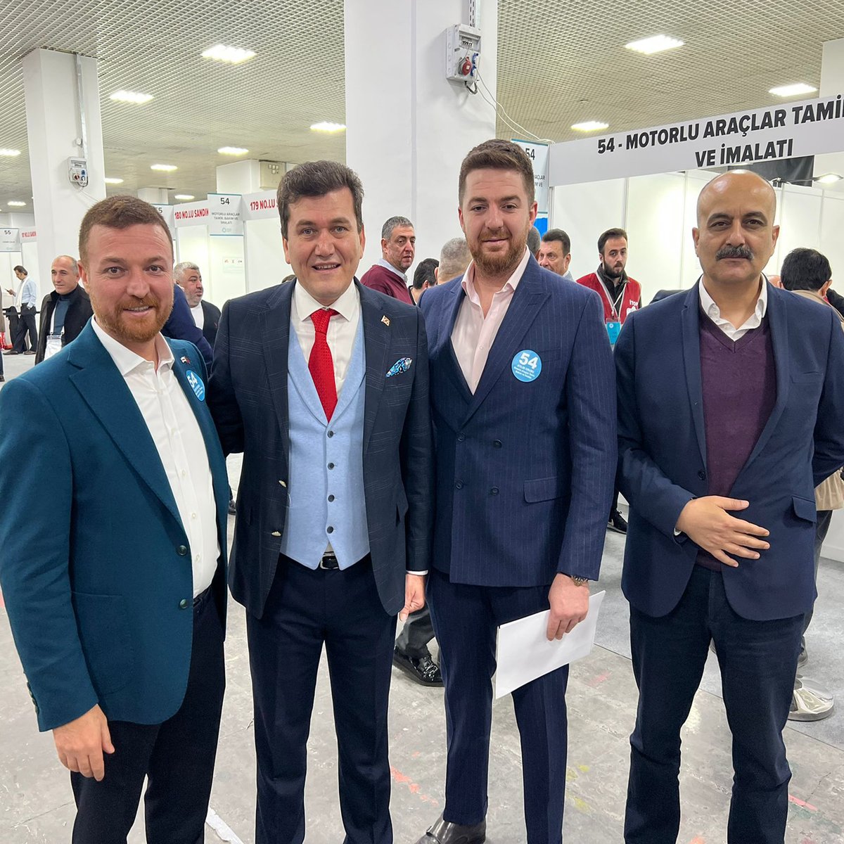 zekiariturk's tweet photo. #TOBFED Genel Başkanı değerli kardeşim @bakirtasserkan ile İTO Meslek Komitesi seçimlerinde bir araya geldik.
@tobfedorg
#SerkanBakırtaş #İTO #Seçim #GenelBaşkan #Meclis #Tebrik #Hukuk #Avukat https://t.co/2WQtSy4NuF