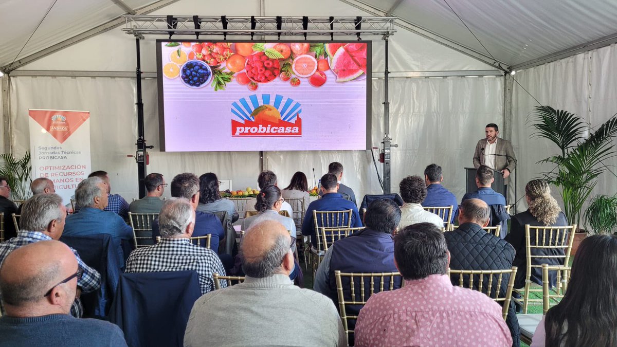 El Consejero Antonio Luengo clausura a esta hora la jornada "Optimización de recursos en la agricultura" organizada por Probicasa en Calasparra.