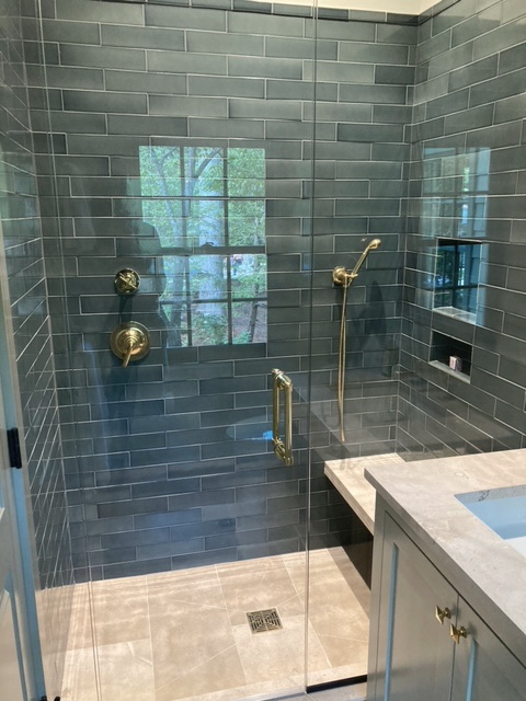 exacttile's tweet photo. When you find something you like, get it in every color!

Tiled Showers featuring 3x12 and 1x6 Rectangular Box Liner in Canvas Sage, Heron Blue, Azie Green, Warm White, Fern, and Pebble. Designed by Lee Ledbetter &amp; Associates. Tile &amp; Installation by @exacttile 

#bathroom #tile https://t.co/9bDfSzKOZX
