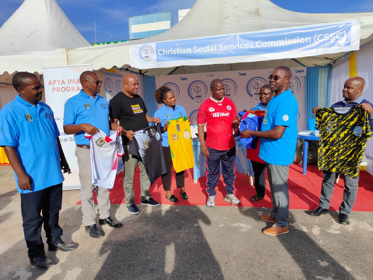 cssc_tanzania's tweet photo. Tumekabidhi jezi za michezo kwa @TZWaziriMkuu Naibu Katibu Mkuu(Sera, Bunge na Uratibu) Mh. Kaspar K. Mmuya  kwa ajili ya timu 6 zinazoshiriki #NCDweek kuhamasisha umuhimu wa mazoezi kupambana na magonjwa yasiyoambukiza.

#BadiliMtindowaMaishaBoreshaAfya https://t.co/dtY593gzl6