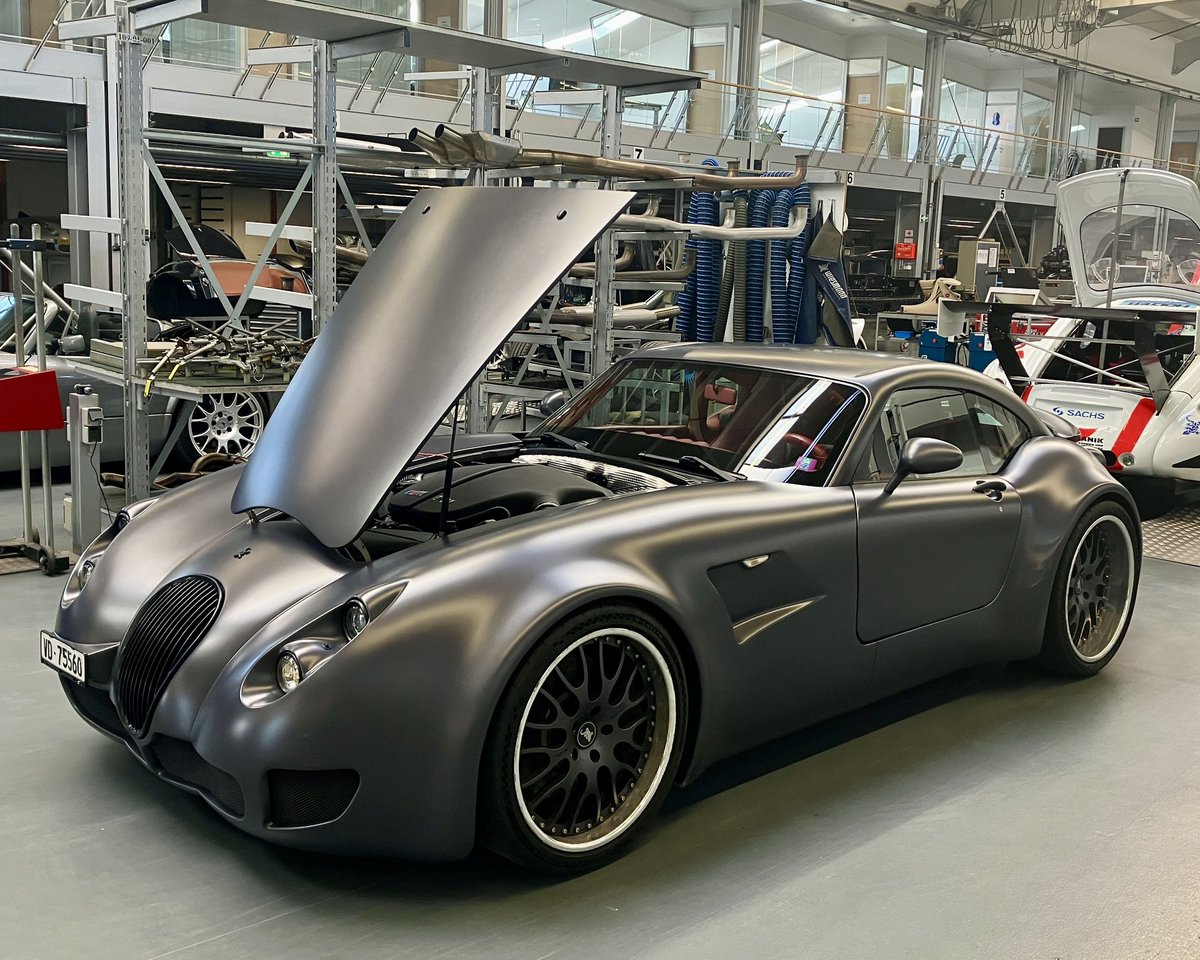 timpitt100's tweet photo. Here is one of the BMW V10-engined Wiesmann MF5 coupes in for servicing.

This one is daily-driven by a Swiss doctor and has done 235,000km! https://t.co/WIZdamiLqG