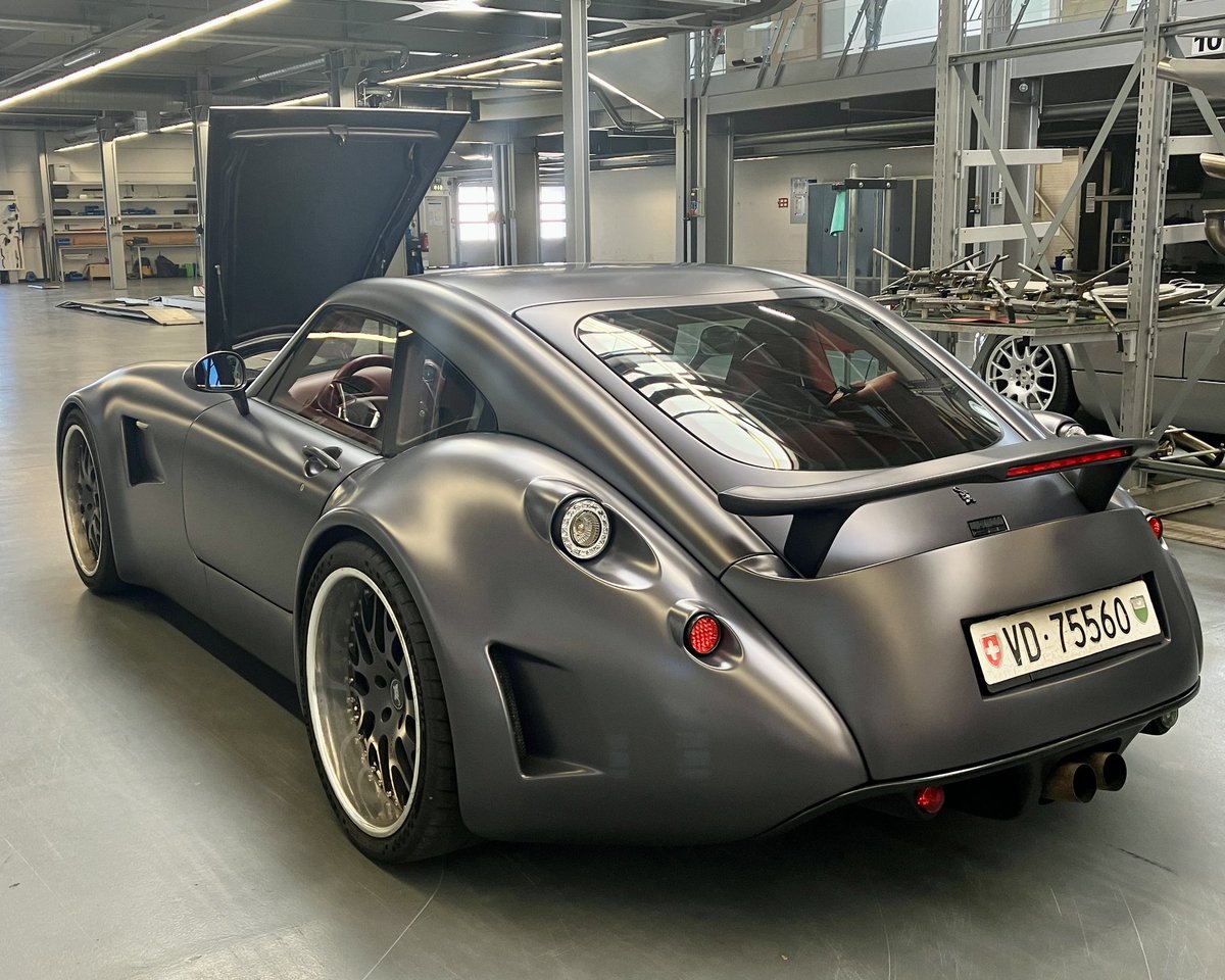 timpitt100's tweet photo. Here is one of the BMW V10-engined Wiesmann MF5 coupes in for servicing.

This one is daily-driven by a Swiss doctor and has done 235,000km! https://t.co/WIZdamiLqG