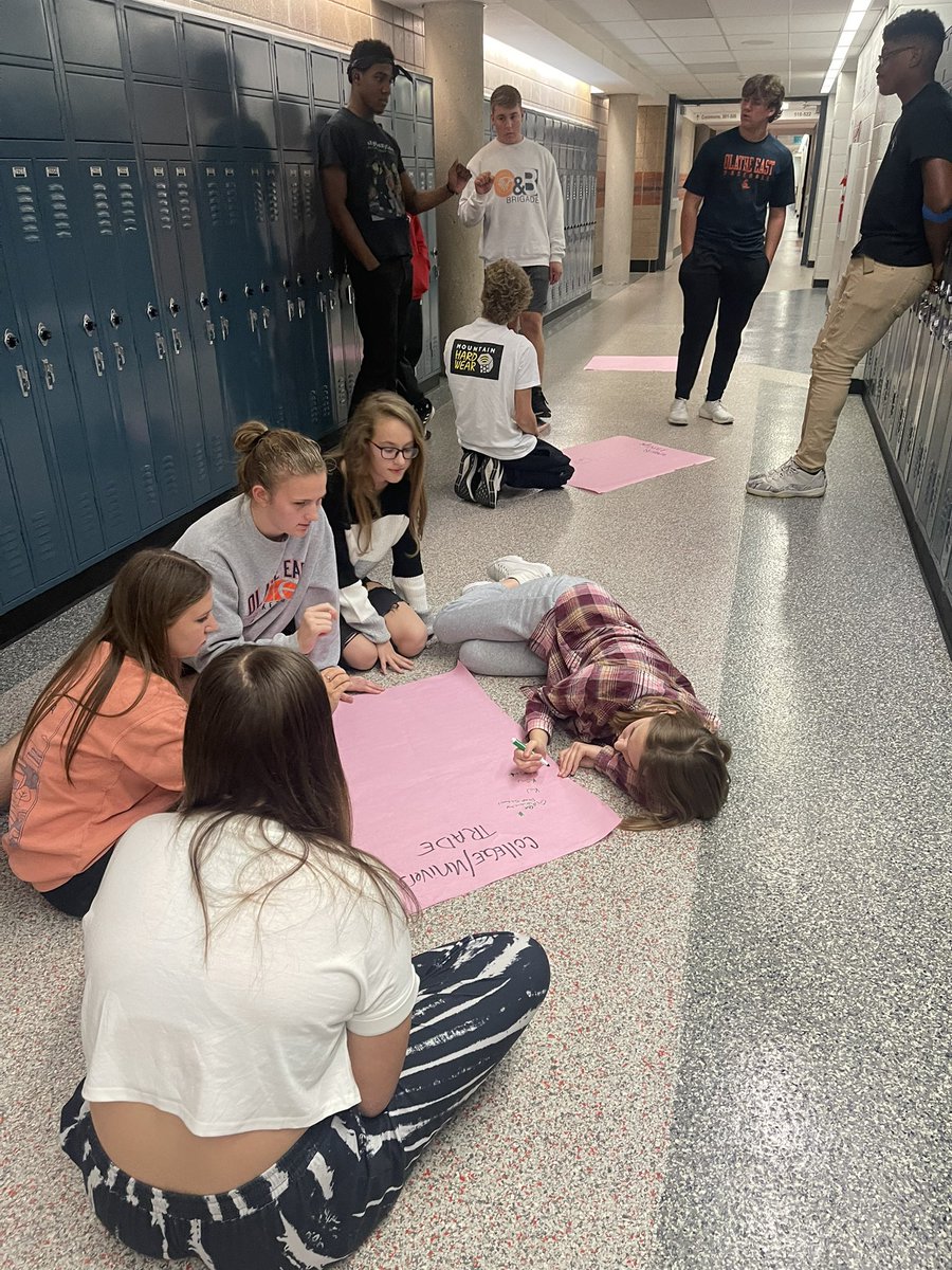 Sometimes increasing engagement is as simple as a change of location! ASL Ss compete in a Finger Spelling activity in the hallway. #EngagingOE #EngageOE #ASLclass