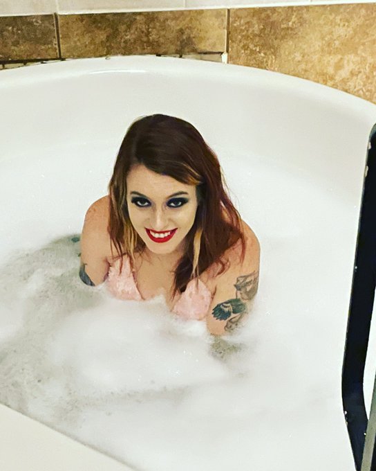 Hey everyone! My new video for pornhub mouthing off contest is live! Go give me a vote, when you do I<a href="/tag/newprofilepic"class="tags"><span>#newprofilepic</span></a>