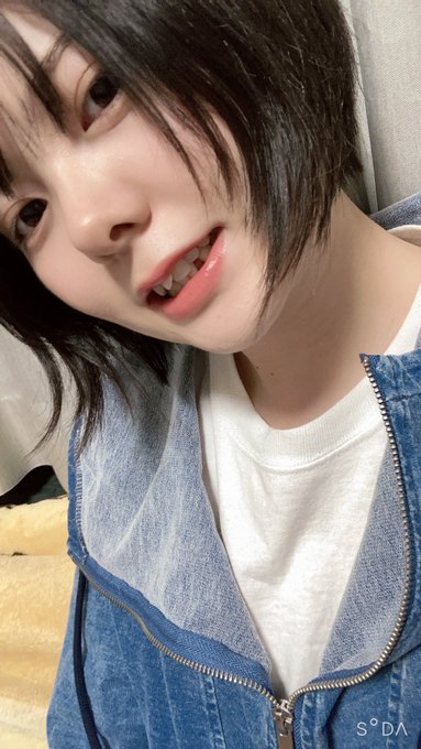 オタクくん焼きそばパン買ってきてよ〜 