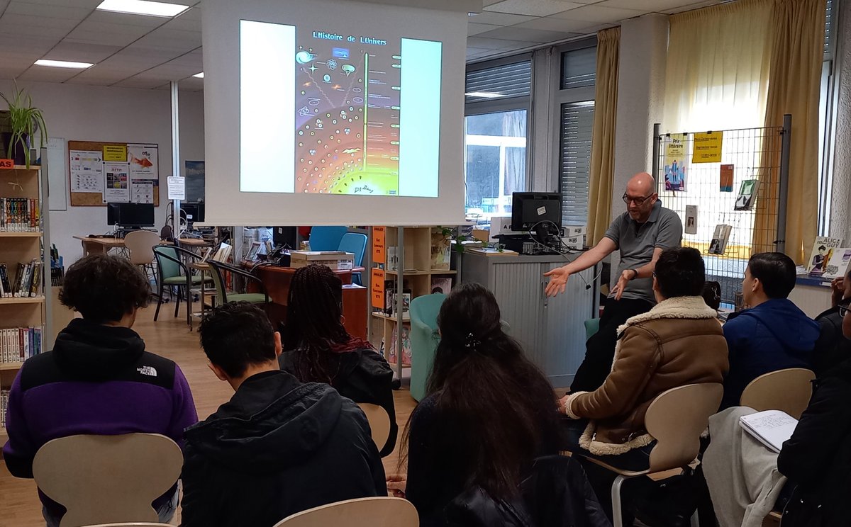 prepaECTpicasso's tweet photo. Ce mercredi 9 novembre, l'astrophysicien de l'Institut d'Astrophysique de Paris Henry J. McCracken a donné au CDI une conférence sur l'origine de l'univers et l'état de la recherche en astrophysique devant les étudiants de CPEC2, avant de répondre à leurs nombreuses questions. https://t.co/uByUJgi6N7