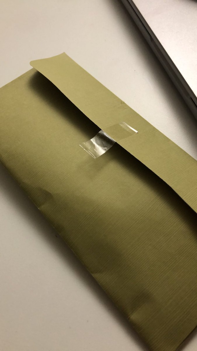 yukiedot's tweet photo. 이날무슨일이잇었냐면요……
저희 학교 급식소에 며칠에 한 번씩 근무하러 오시는 할머님이 갑자기 저한테오더니 제 잠바주머니에 뭐를 찔러넣으시는거에요.. 그래서 후식으로나온 요거트 하나 몰래찔러주시는건가 했는데 이런걸 주셨어요….🥺🥺🥺🥺🥺🥺🥺🥺🥺🥺🥺🥺 https://t.co/oWNNd2dT15