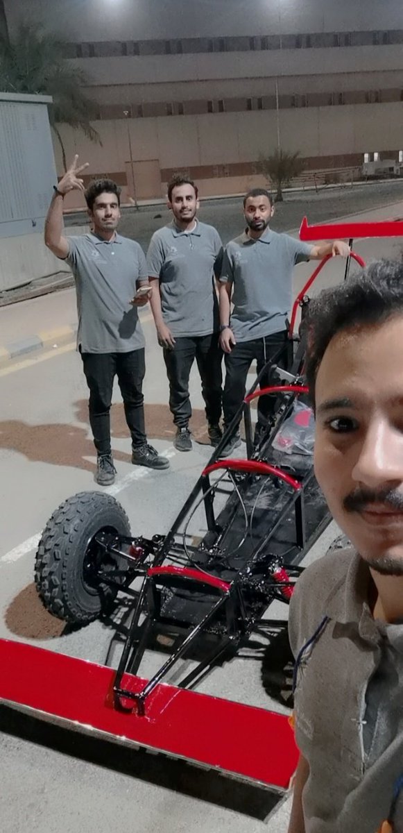 eissa_zu's tweet photo. بحمدالله تم إنجاز مشروع التخرج في مرحلة البكالوريوس، أنا وزملائي بالكلية التقنية بجدة . https://t.co/9hQBMLi5p9