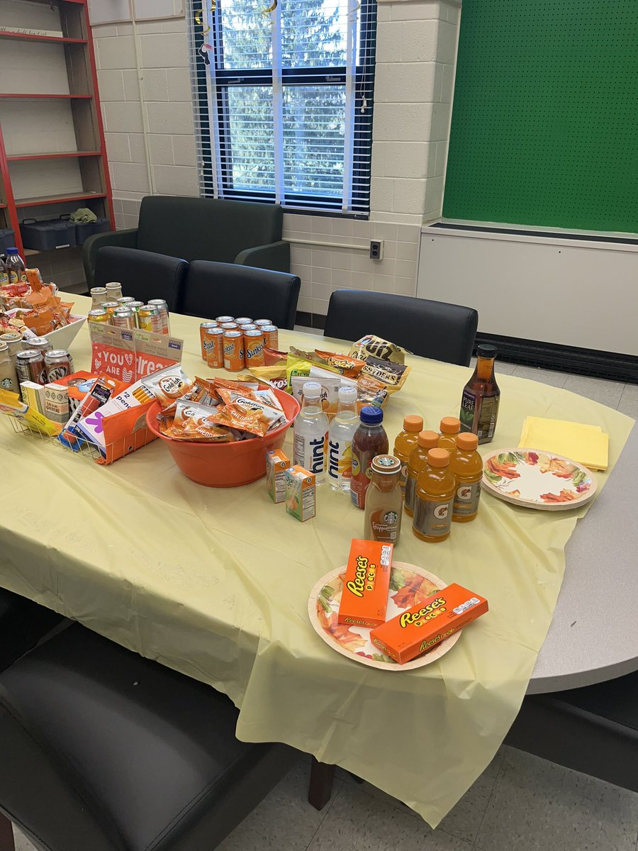 a_reid2's tweet photo. Surprise fall color themed goodies from our wonderful PTO! 🍁 https://t.co/A63Al5R2WJ