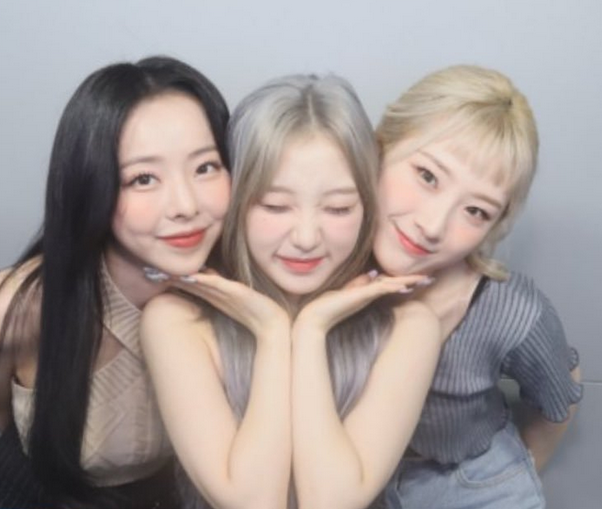 viseulthinker's tweet photo. #HappyYeojinDay https://t.co/8uYyymP3kt