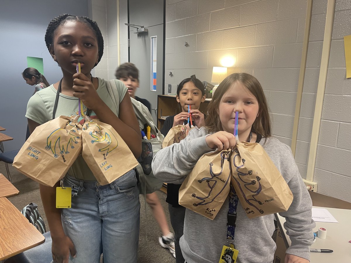 gschex_CTE's tweet photo. Students in the @HumbleISD_AMS CTE Wheel class BE-LUNG together! Yesterday, students learned about the respiratory system &amp; created their own set of working lungs 🫁 🩺
@HumbleISD_CTE 

#HumbleCTE #CTEWheel #TheWheelDeal https://t.co/AUW02cycLQ